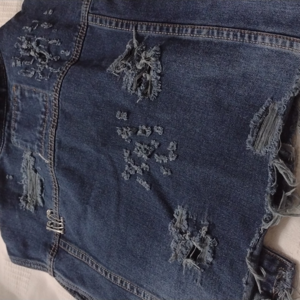 Fashion distressed jean crop vest - Picture 4 of 7